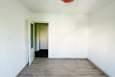 De vanzare: Apartament spa?ios, 3 camere, renovat. Str, Eliberarii - 3