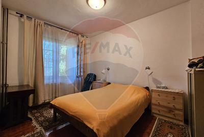Casa / Vila cu 6 camere de vanzare - CORNU - 42