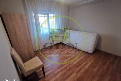 Apartament cu 3 camere decomandat în Decebal - 2