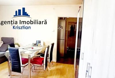Apartament cu 3 camere de vanzare - Zona Micro 14 - 5