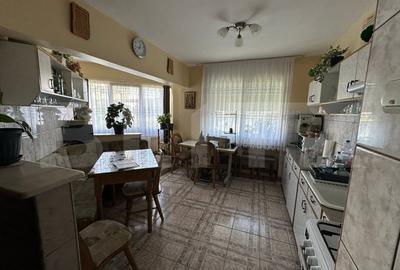 Apartament de vanzare, 63,4 mp, zona Micro 16 - 2