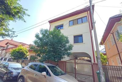 Casa 7 camere - 232 s.u. - Piata Domenii