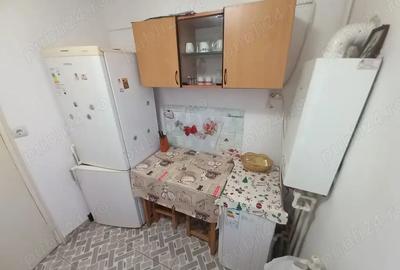 Inchiriez apartament trei camere micro 14 - 1