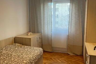 Apartament cu 3 camere semidecomandat, mobilat în Circumvalațiunii - 11