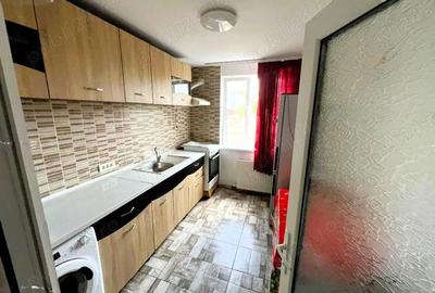 Garsonieră decomandată în Palas