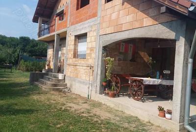 Casa la rosu cu teren 1000mp Rm.Valcea - 9