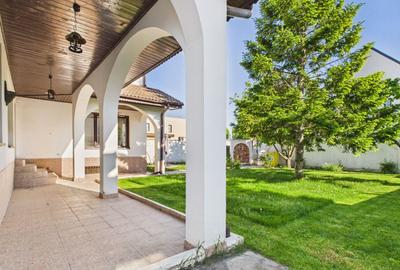 Casă individuală cu 6 camere cu Teren 500 Mp în Central