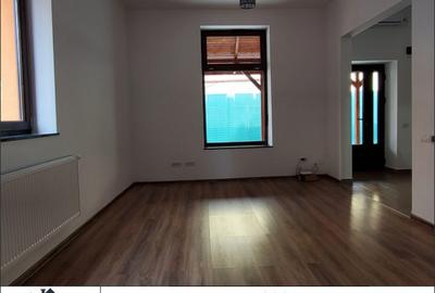 Casă cu 3 camere cu Teren 300 Mp în Ultracentral - 1