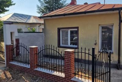 Casă cu 2 camere cu Teren 1000 Mp în Central - 2