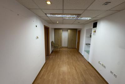 Birou, de 56 mp, în P-ța Unirii - 12