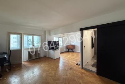 Apartament cu 4 camere decomandat în Moșilor