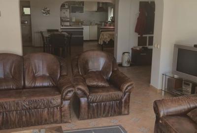 Casă cu 4 camere în Central - 2