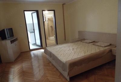 Casă cu 8 camere cu Teren 500 Mp în Iosia