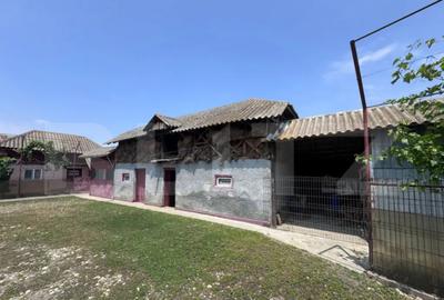 Casă cu 5 camere cu Teren 1400 Mp în Central - 1