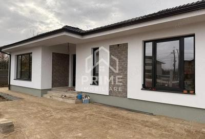 Casă cu 4 camere cu Teren 560 Mp în Micești - 1