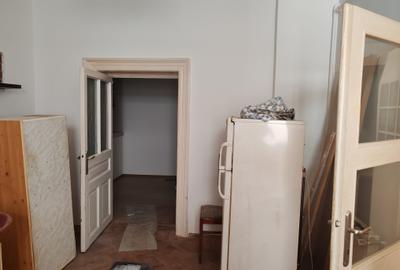 Apartament cu 4 camere semidecomandat în Central - 3