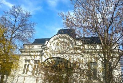 Casă cu 8 camere cu Canalizare în Universitate