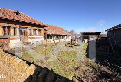 Casă cu 5 camere cu Teren 235 Mp în Podari - 2