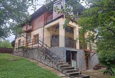 Casă individuală cu 5 camere cu Teren 3026 Mp în Schiulești - 1