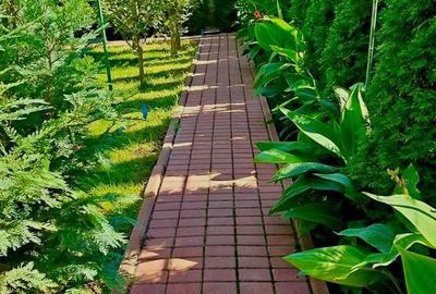 Casă cu 4 camere cu Teren 432.1 Mp în Central