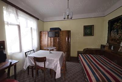 Casă cu 3 camere cu Teren 348 Mp în Central - 1