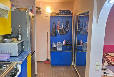Vand apartament 3 camere semidecomandat in Deva, zona Micro 15, etaj 3 - 10