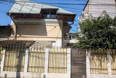 Casă cu 5 camere cu Teren 150 Mp în Brâncoveanu