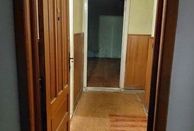 Apartament cu 3 camere decomandat în Gura Văii - 8