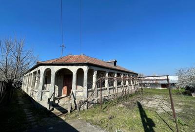 Casă cu 4 camere cu Teren 1400 Mp în Foltești - 2