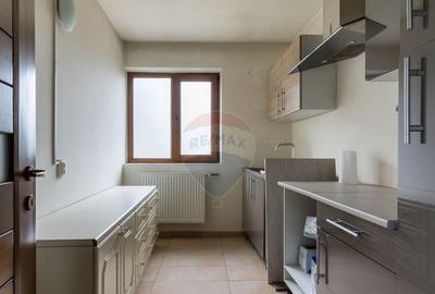 Casă cu 5 camere cu Garaj în Huedin - 8