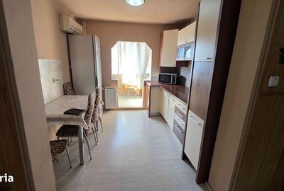 Apartament cu 3 camere decomandat în Rogerius