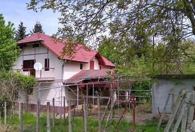 Casă cu 4 camere cu Teren 2200 Mp în Cuvin - 9
