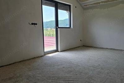 Casă cu 6 camere în Leșnic - 11