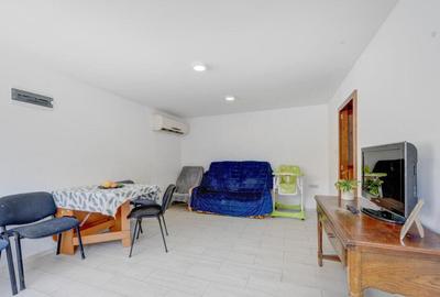 Casa de Maneciu Pamanteni, singur curte - 12