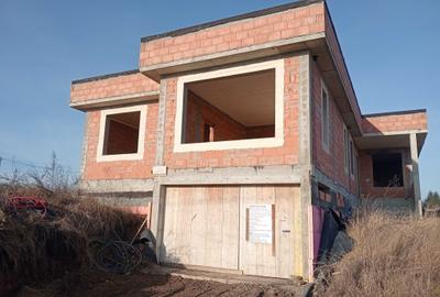 Casă cu 3 camere în Central - 2