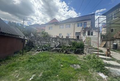 Casă cu 4 camere în Central - 1