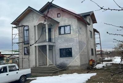 Casă cu 5 camere cu Teren 500 Mp în Central - 14