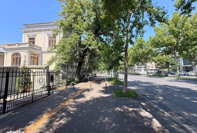 Casă cu 4 camere decomandat în Romană