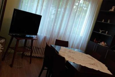 Apartament cu 3 camere semidecomandat în Central - 1