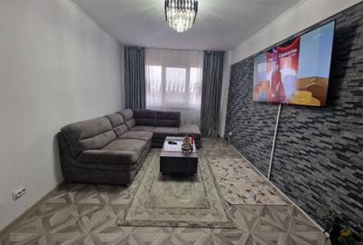 Apartament cu 3 camere decomandat, in zona Podu Ros - 2