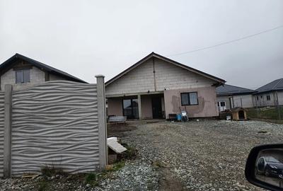 Vand casa cu 3 camere - 5