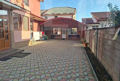 Casă cu 7 camere cu Teren 550 Mp în Central - 10