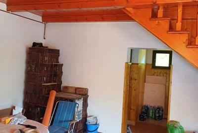 Casă cu 3 camere în Pietroasa - 2