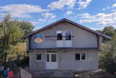 Casă cu 2 camere cu Teren 1240 Mp în Girov - 1