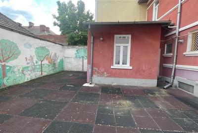 Casă individuală cu 7 camere în Vatra Luminoasă
