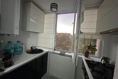 Decomandat, etaj 3, mobilat si utilat in Soarelui - 3