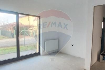 Casa cu 4 camere de vanzare in Crevedia acces privat - 9