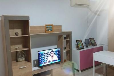 Garsonieră decomandată, mobilată în Dristor