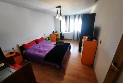 Apartament cu 3 camere decomandat, zona Nicolina - 2
