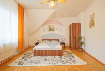 Casă cu 10 camere cu Teren 411 Mp în Schei - 19